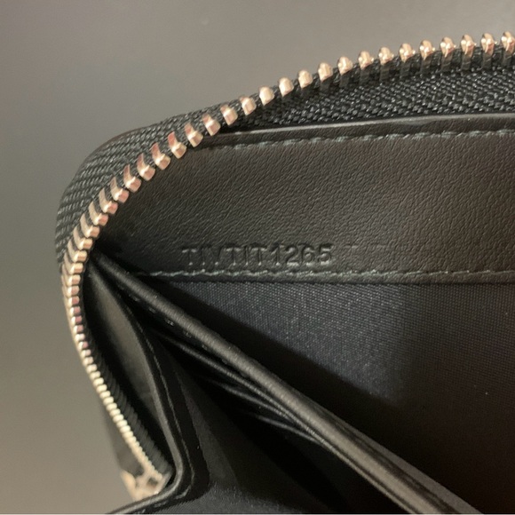 Burberry Ziparound Wallet - Picture 3 of 12